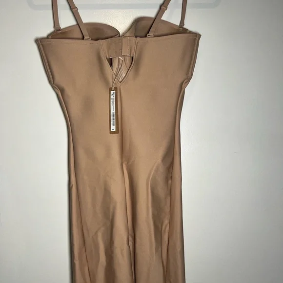 NWT SKIMS SHAPE WEAR |  SKIMS BODY ZONED UNDERWIRE MID THIGH BODYSUIT - Picture 7 of 8